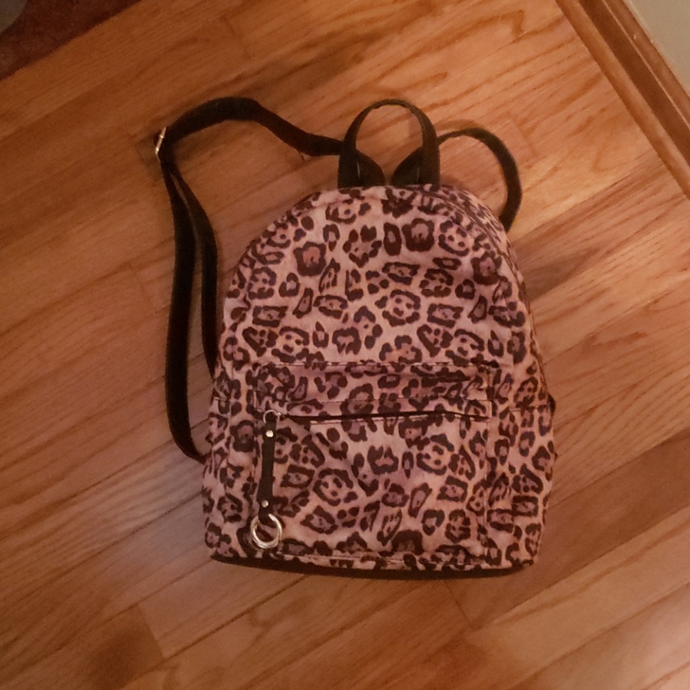 11.5" tall 8" wide leopard back pack adjustable